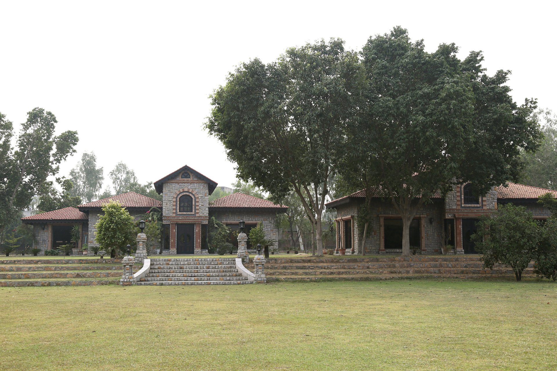 Classical Lawn Royal Setup